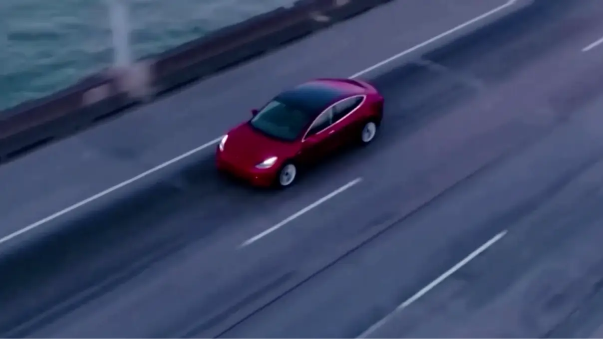 Gần 2,9 triệu xe Tesla bị điều tra do lỗi tự lái